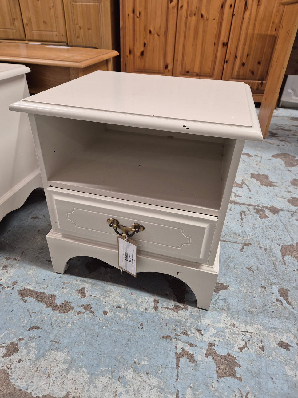 Rossmore mahogany white painted 1 drawer bedside locker%A0H 520 x W 500 x 420 D 2125