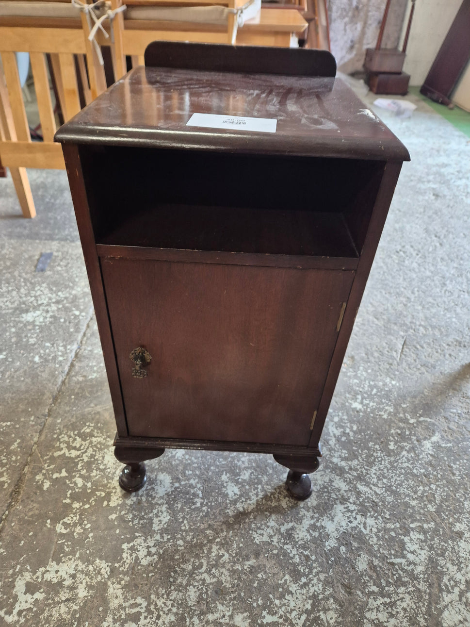 Ornate 1 door bedside locker mahogany