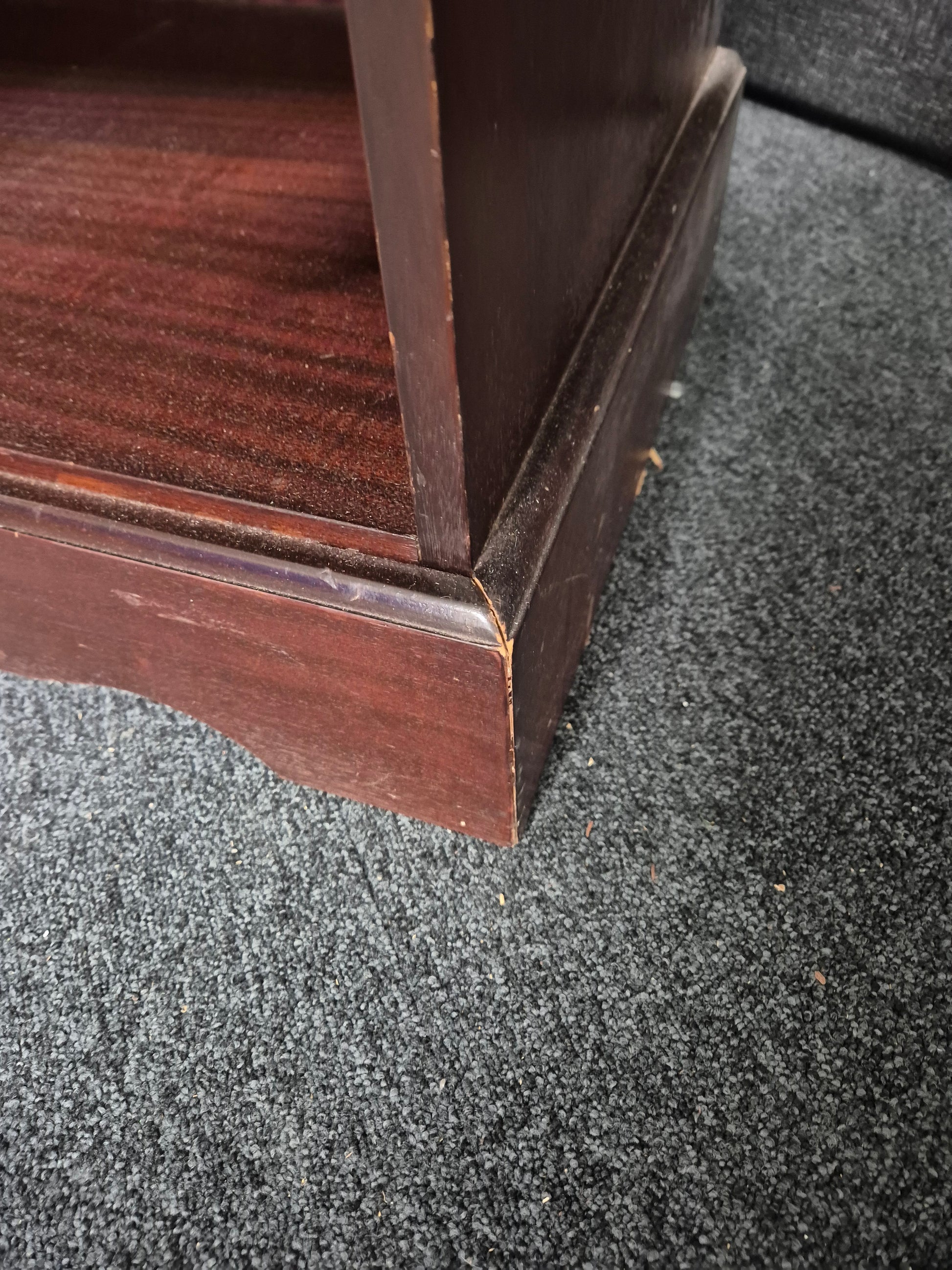 Rossmore Mahogany Tv unit (H580 x W 1100 x D 460) 3125