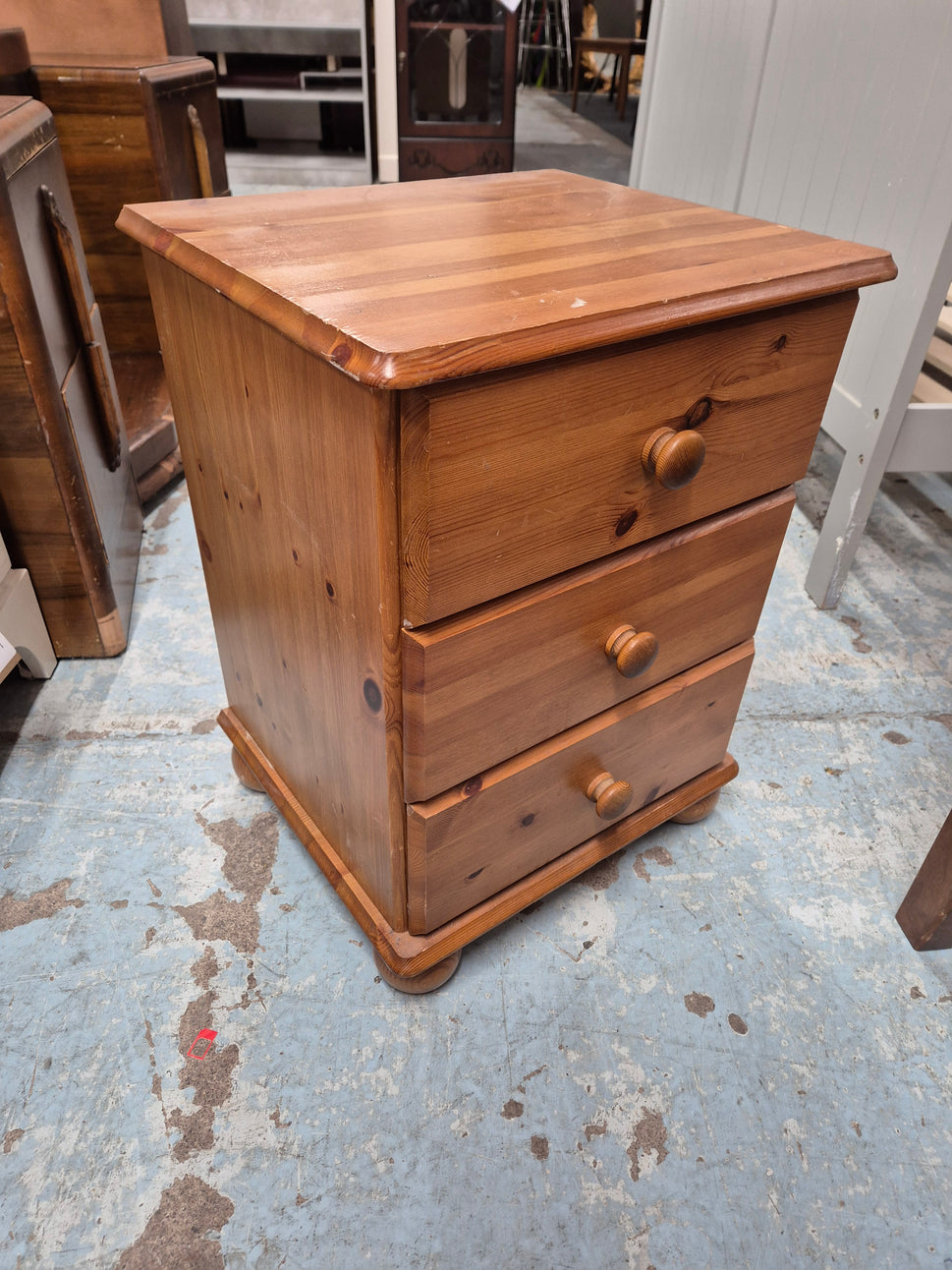 Natural pine 3 drawer bedside locker H 590 x W 440 x D 390 3125