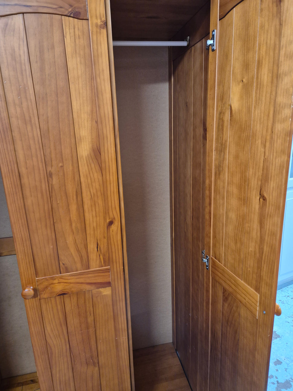 Tall natural pine 3 door wardrobe H 1860 x W 1070 x D  530 mm  3125