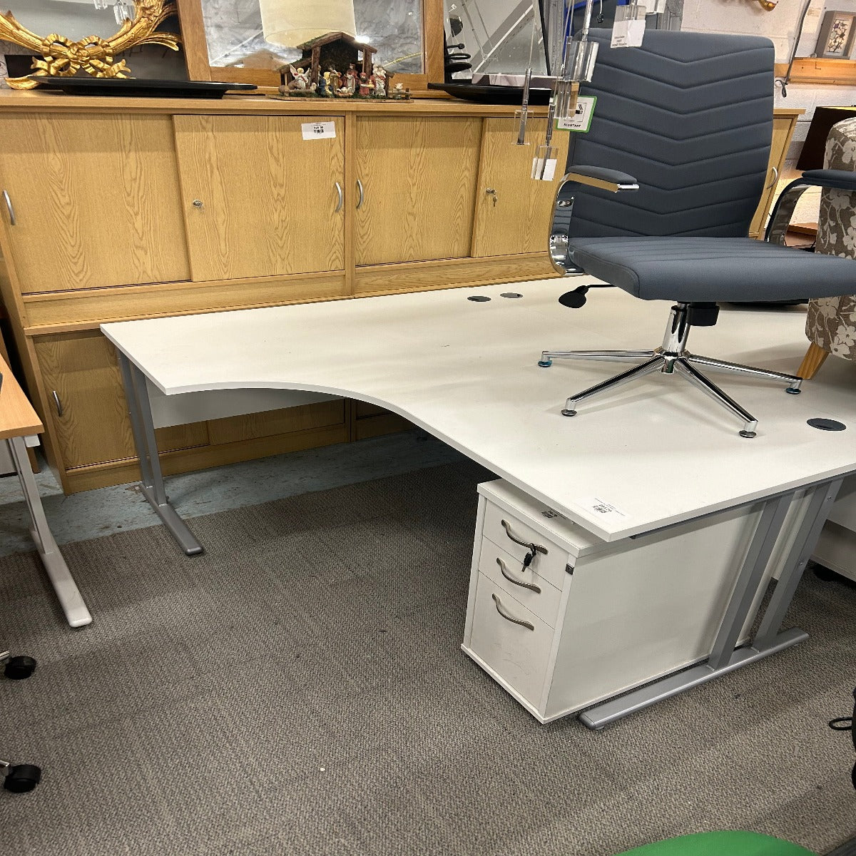 Right hand radial desk 1812  (1800mm x 1200mm)